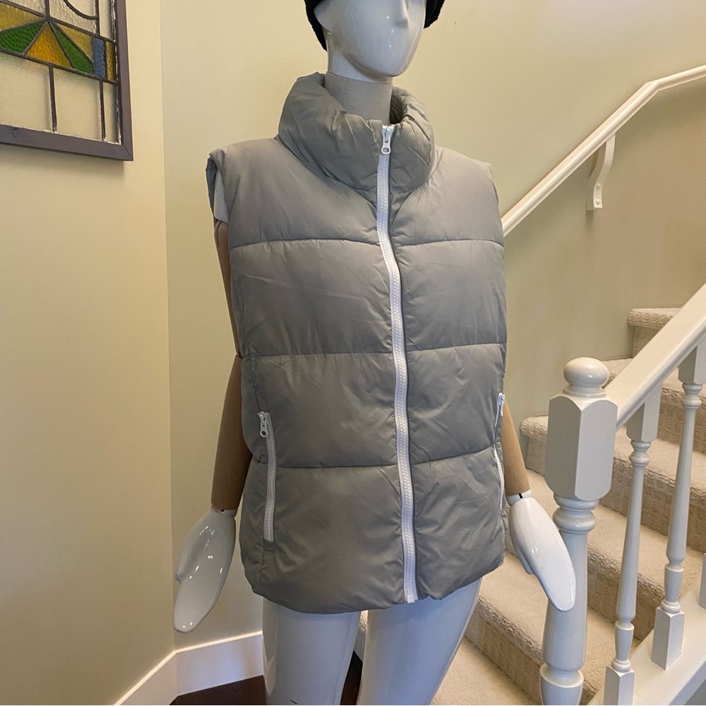 Light Gray Puffer Vest. Like New, Joe Fresh XL.
